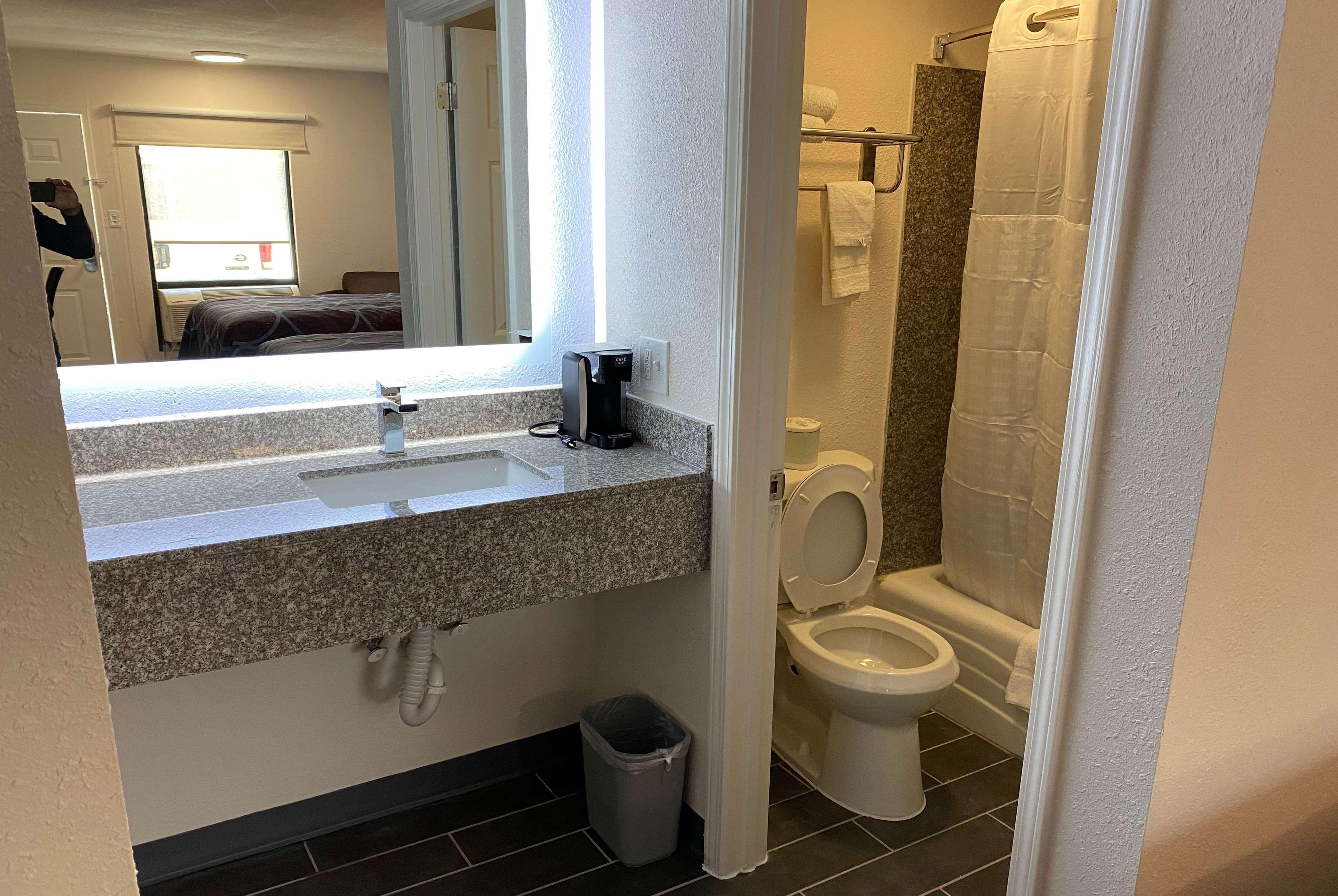 Super 8 By Wyndham Marietta/West/Atl Area Hotel Ngoại thất bức ảnh