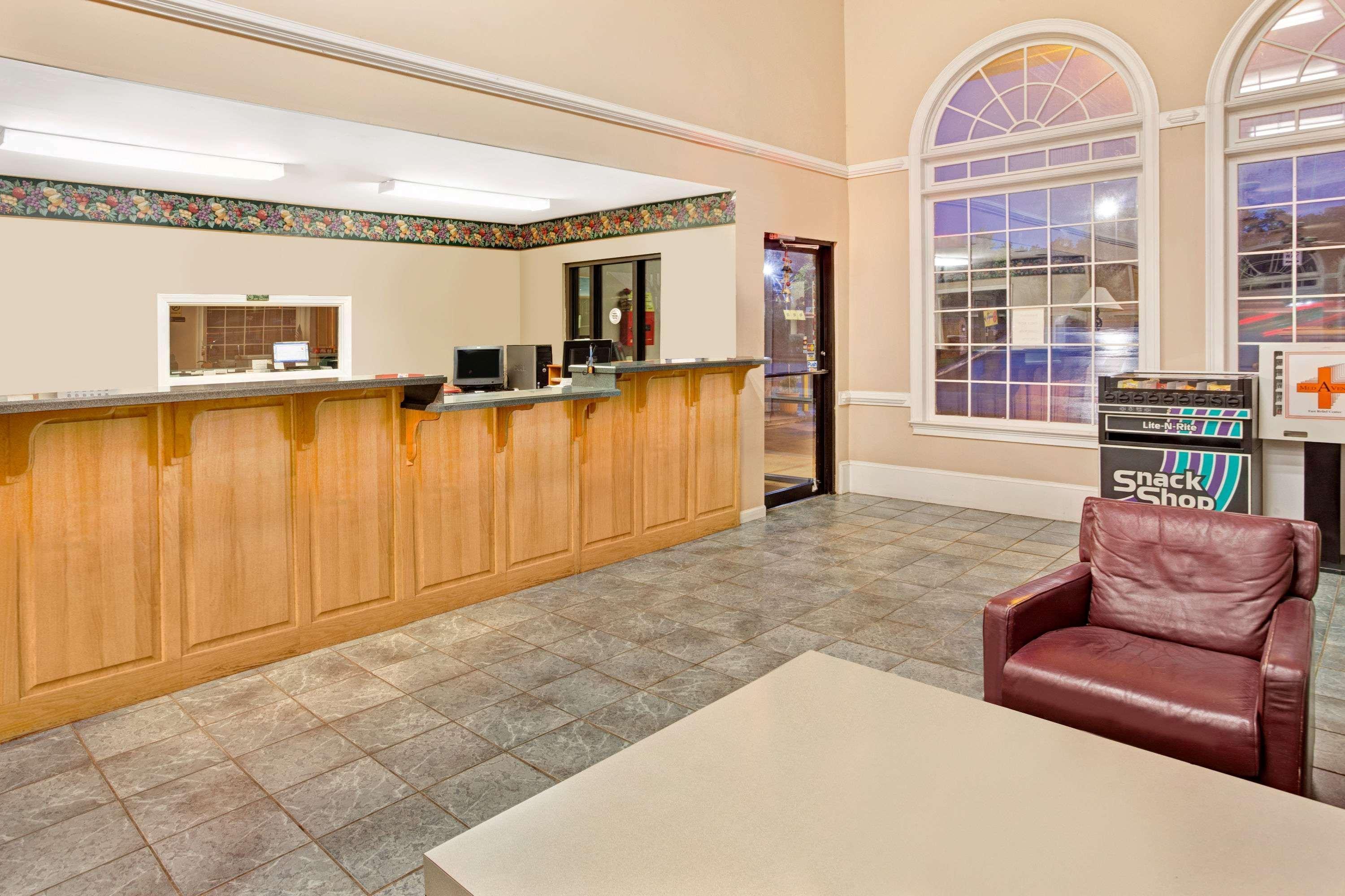 Super 8 By Wyndham Marietta/West/Atl Area Hotel Ngoại thất bức ảnh