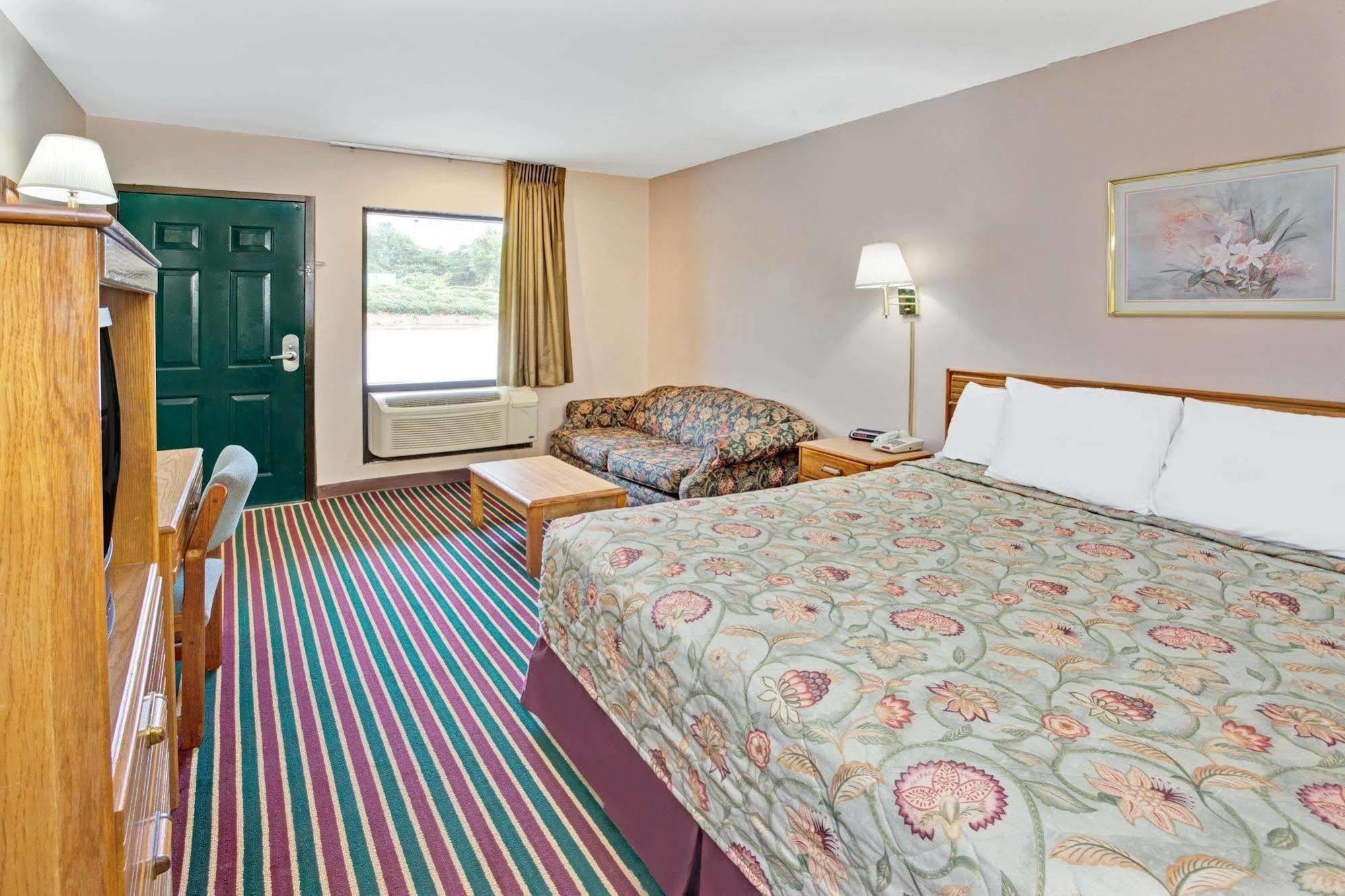 Super 8 By Wyndham Marietta/West/Atl Area Hotel Ngoại thất bức ảnh